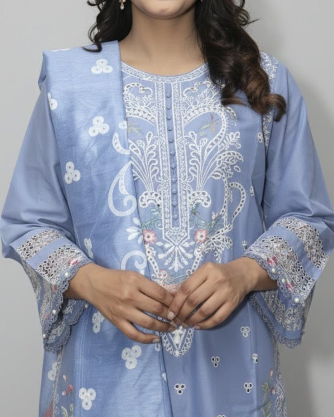 Signature Embroidered Lawn 3 Piece Suit