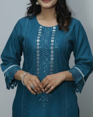 Elegant Embroided Lawn 3PC Suit